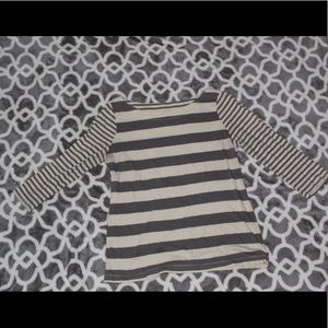 Quarter sleeve striped shirt